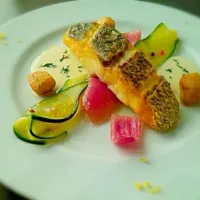 Filetto di dentice scottato al burro e limone zucchini all'agro e cipolla Rossa agrodolce|lucio matteiさん