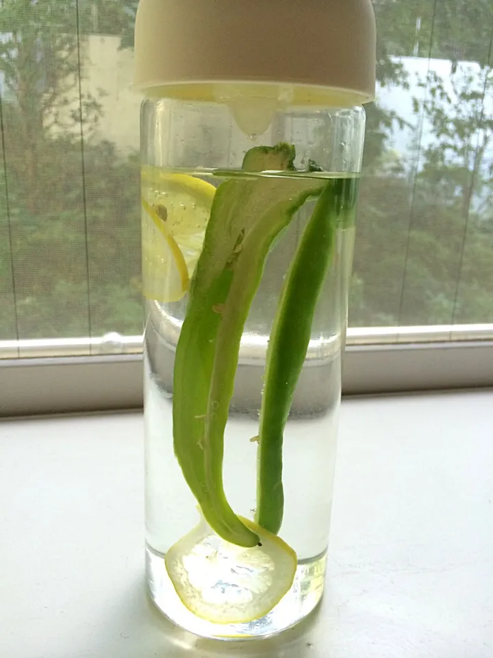 Snapdishの料理写真:Amrta;) Japanese sweet chili pepper and lemon water;) アムリタ;)万願寺とうがらしとレモン水;))|aястасияさん