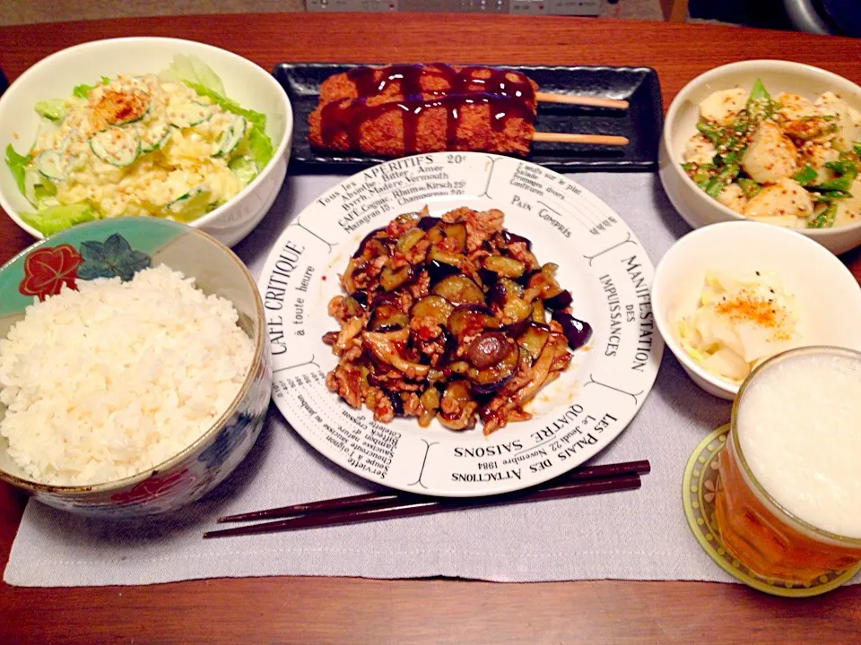 Snapdishの料理写真:ナスとシメジの肉味噌炒め＊メンチカツ串＊ポテトサラダ＊山芋とオクラの和え物(^o^)|basilさん