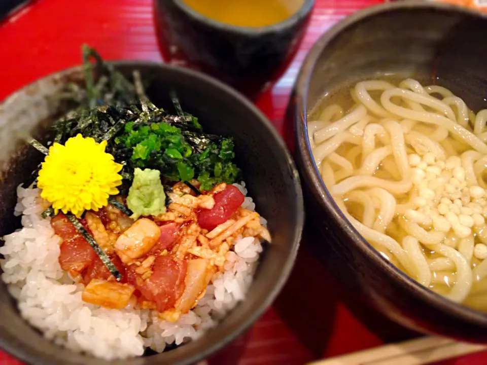 Snapdishの料理写真:創作海鮮丼と柚子うどん|totoさん