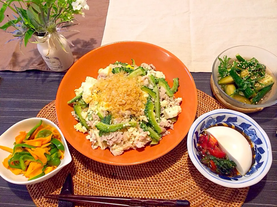 Snapdishの料理写真:今夜はゴーヤチャンプルー、トマトとシソにんにく醤油かけ豆腐、旨味胡瓜漬け、人参とピーマンのカレー炒めです。|かれんさん