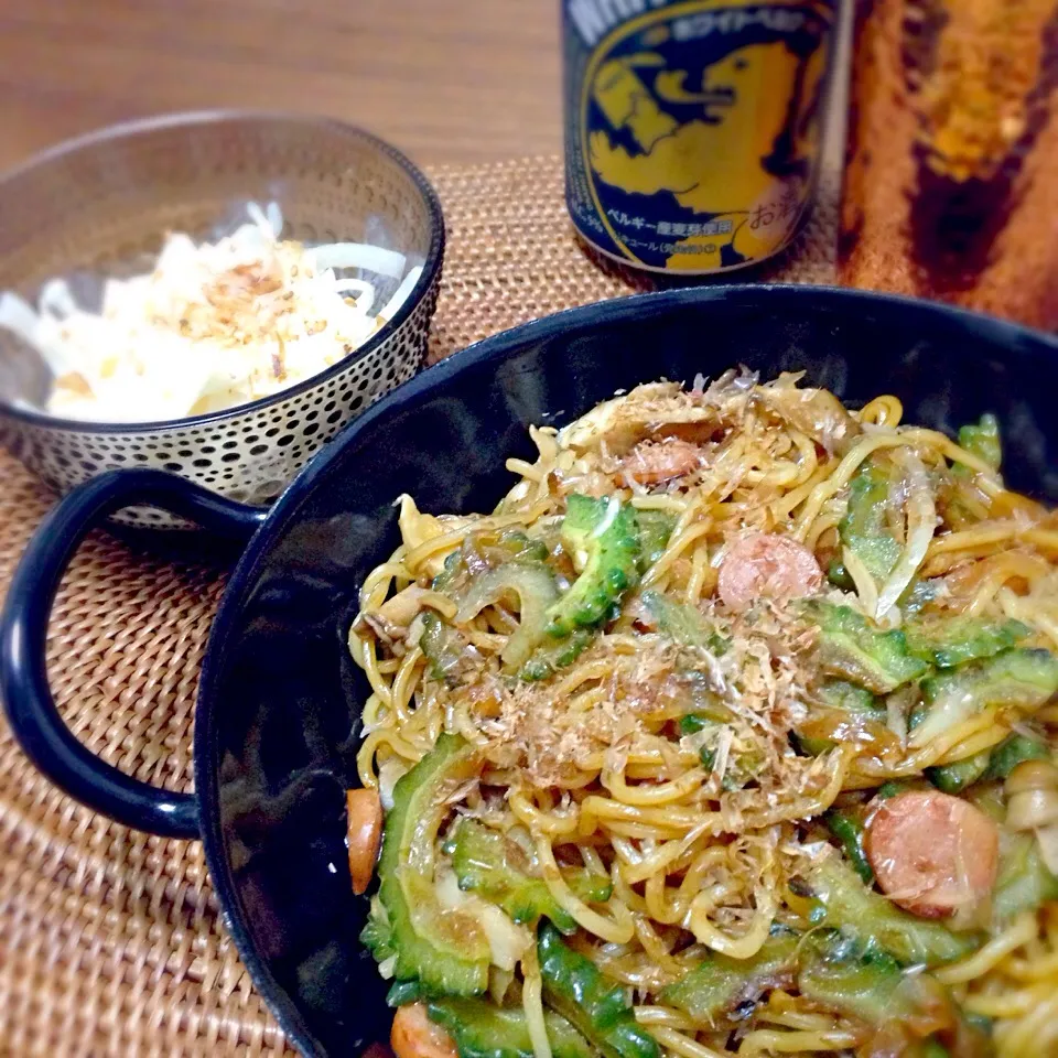 Snapdishの料理写真:ゴーヤー焼きそばで簡単晩ご飯(=ﾟωﾟ)ﾉ✨|nao子さん