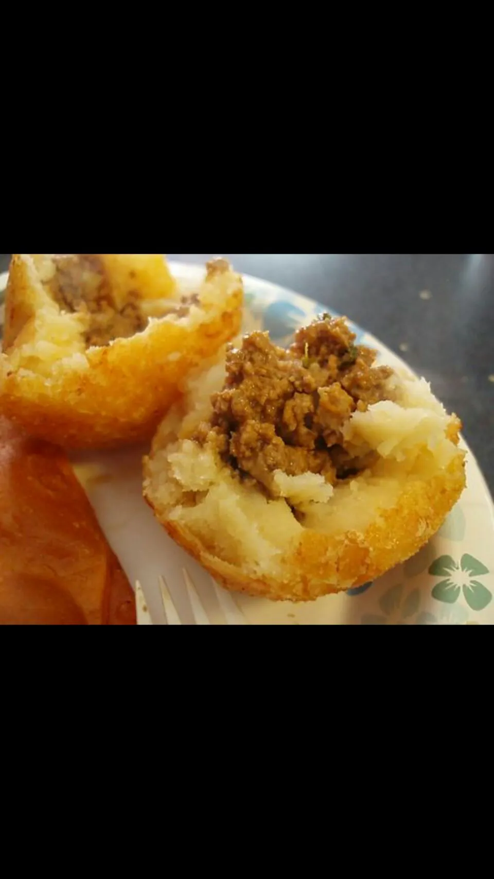 stuffed mashed potatoe balls with chopped meat.|Frank Ortizさん