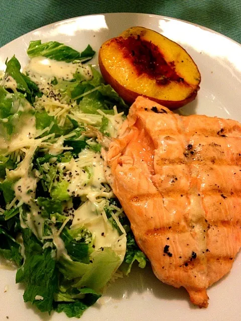 salmon, caesar salad and grilled peach|Oliviaさん