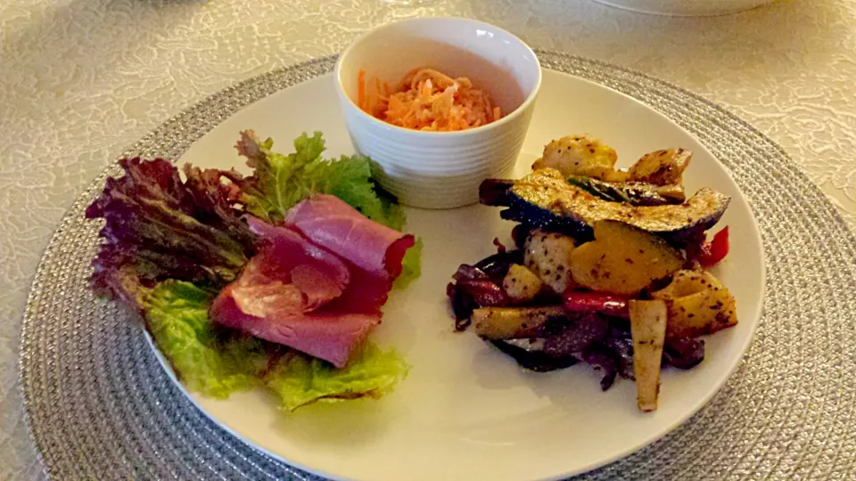 Oh my goodness, so delicious and healthy.
Tuna with carrot salad and fried summer vegetable.(^^)v|Saito  Iwaoさん