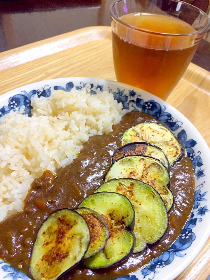 じっくり煮込んだカレーon丸ナス|あきさん