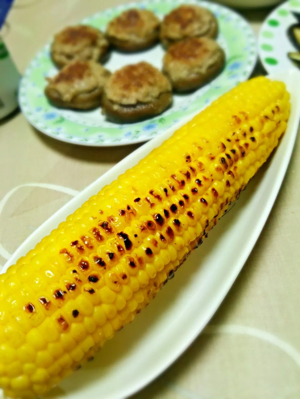 あま～いトウモロコシで。焼きもろこし🌽✨|ちはるさん