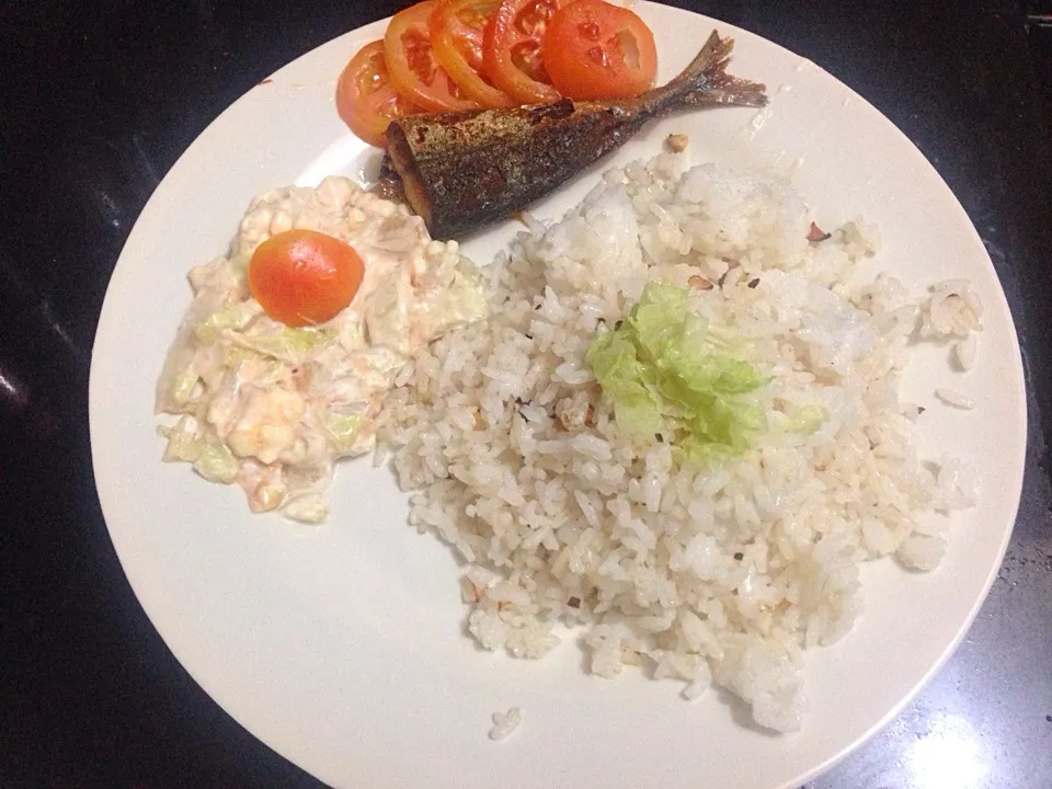 Garlic Rice + Fish + Salad|Moonzkie Hsuさん