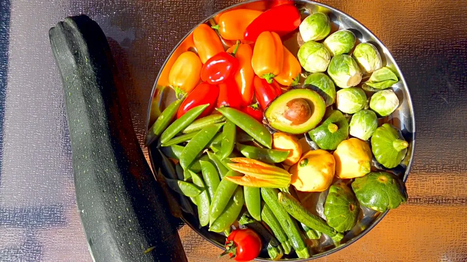 fresh veggies ready to be sauteed! Starting Monday right! with garden tomato and squash flower|arti gさん