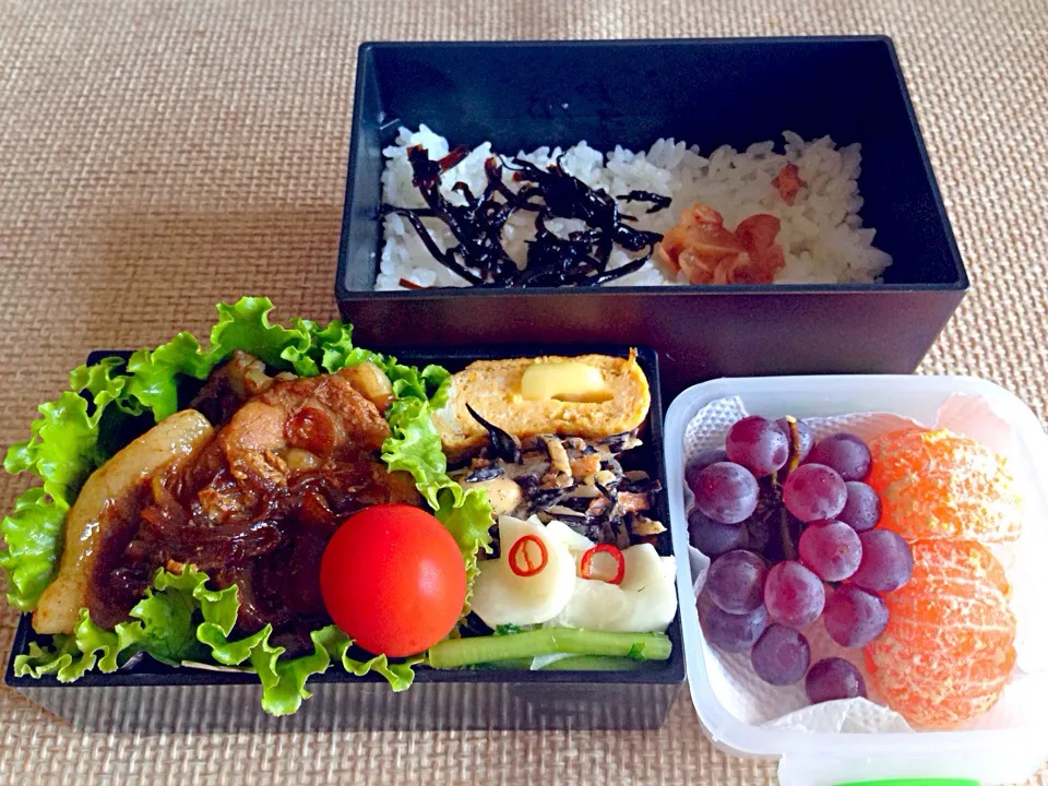 生姜焼き チーズ入りだし巻き ひじきサラダ 蕪の浅漬 デラウェア 温室みかん|にゃろめさん
