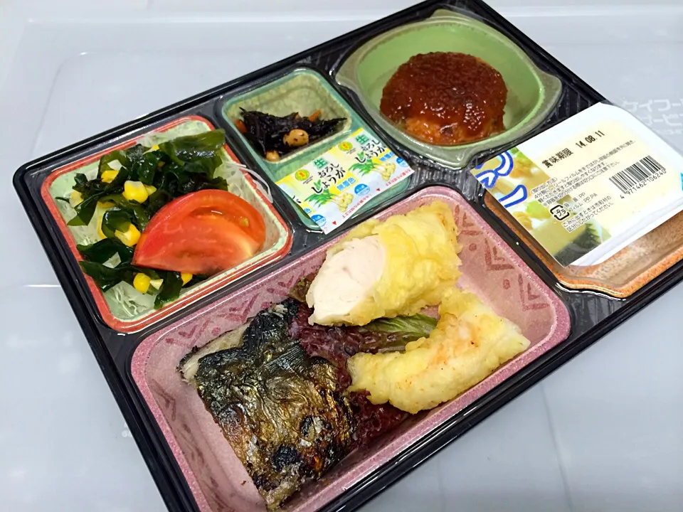 Snapdishの料理写真:サバ塩焼き 日替わり弁当 豊川市の宅配弁当店|Naokazu Kuritaさん