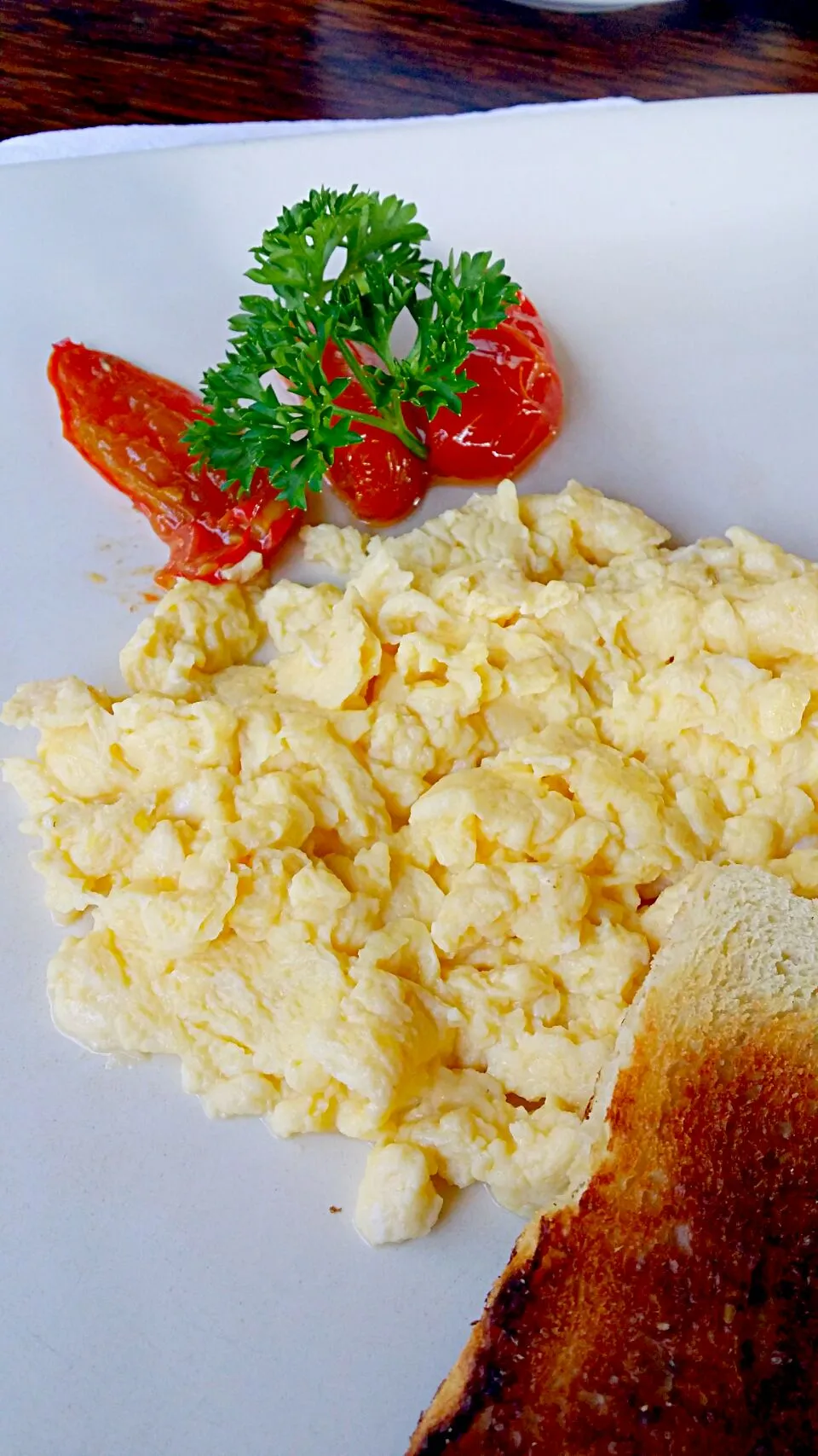 Simple Scrambled Egg with toast|Blusherさん