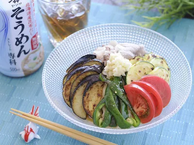 焼き夏野菜とおろししょうがの冷しゃぶそうめん|ヤマサ醤油公式アカウントさん