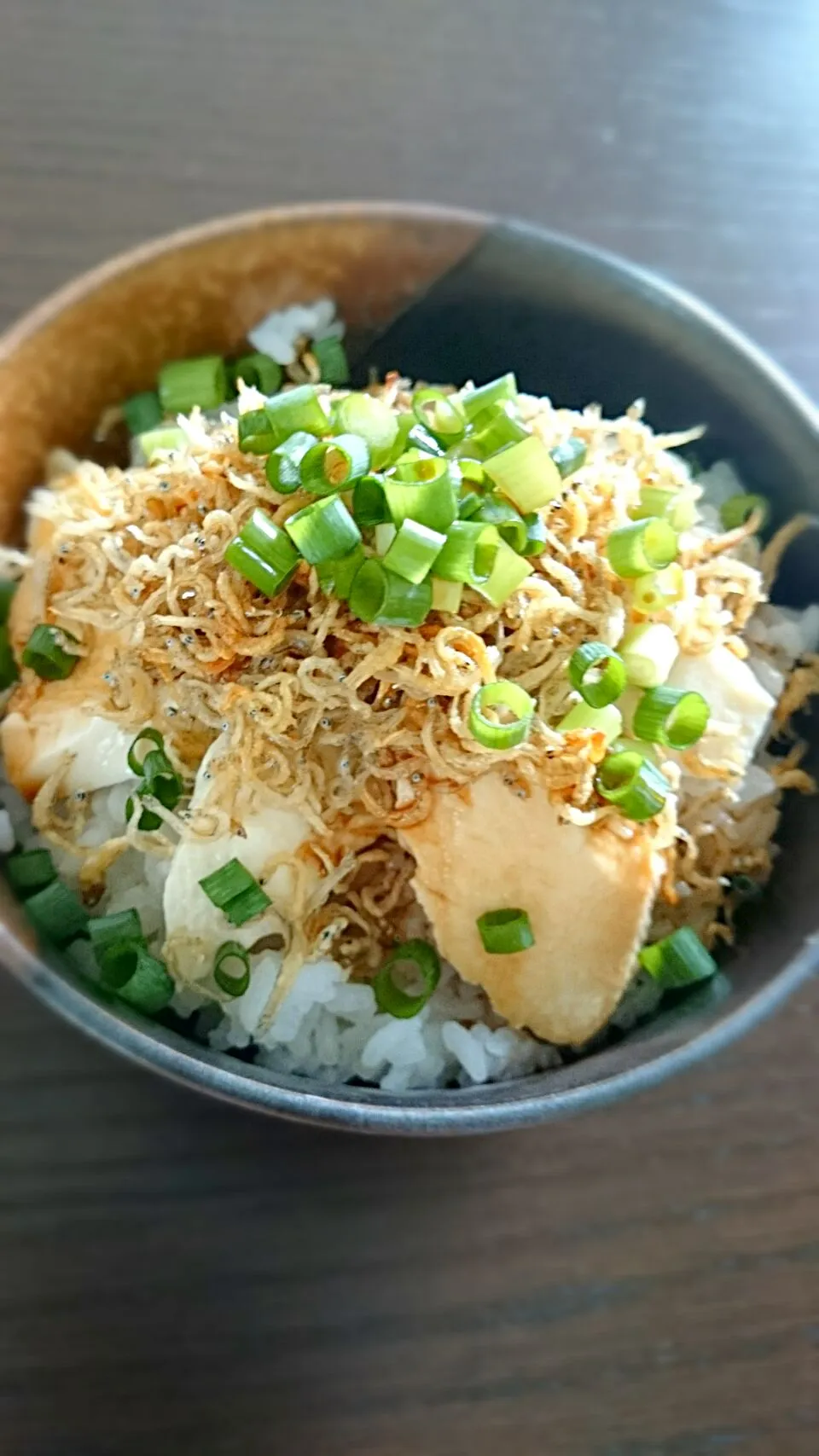 Snapdishの料理写真:カリカリじゃこ豆腐丼☆|けいさん