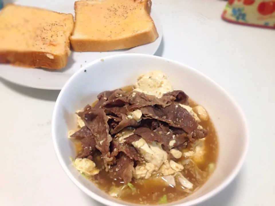 豆腐と牛肉煮込みと明太マヨトースト♪|まりこすさん