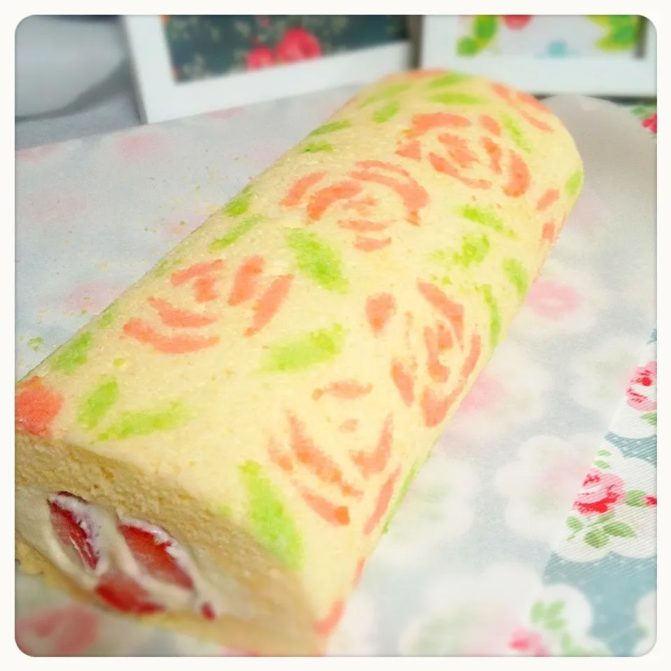 Swiss roll - Rose|Chibiko's Kitchenさん