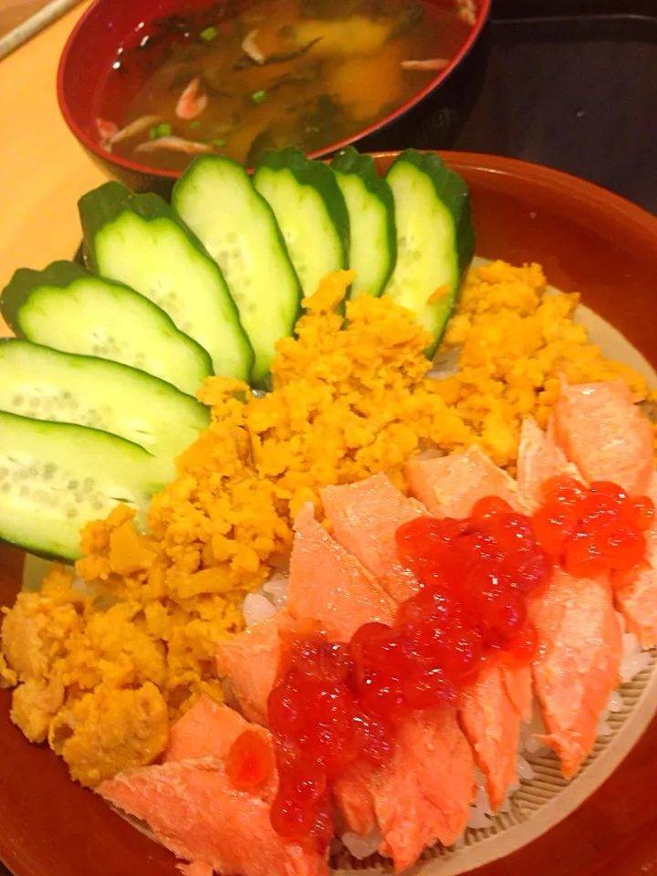 うに・紅鮭・いくら丼|さとるさん