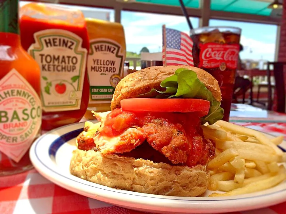 Snapdishの料理写真:Homemade Fried chicken, MexicanSalsa Buger with Tabasco|ClassicalCoffeeRoaster,co.ltdさん