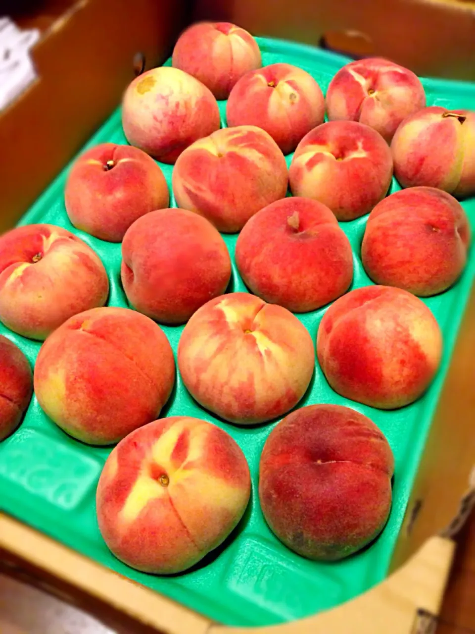 福島県の有名な桃が届いました！Famous fresh peach from Fukushima!|エミさん