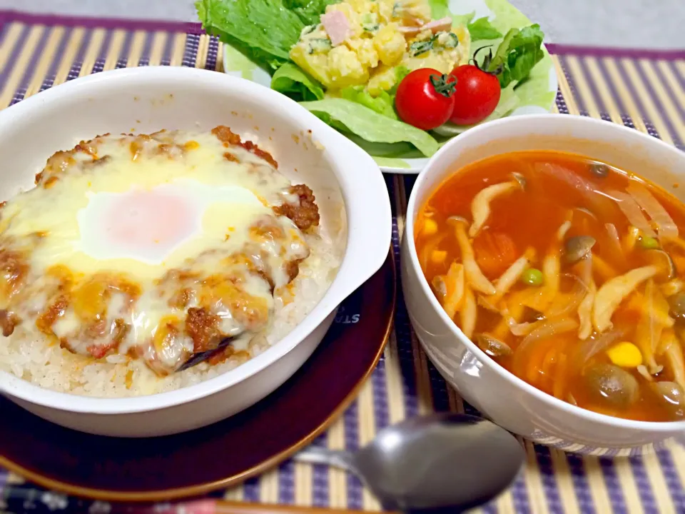 Snapdishの料理写真:キーマカレードリア♡野菜たっぷりトマトスープ♡ポテトサラダ♡|miyuさん