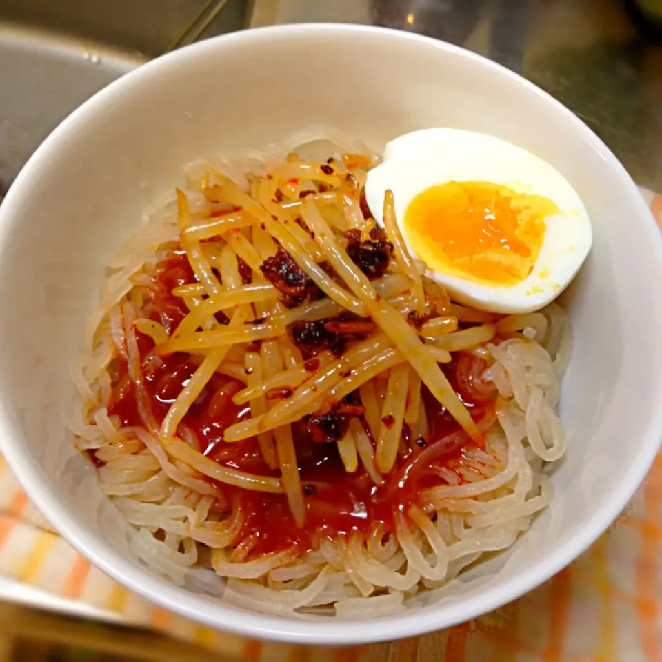 ビビン麺withもやしのラー油和え|まよべさん