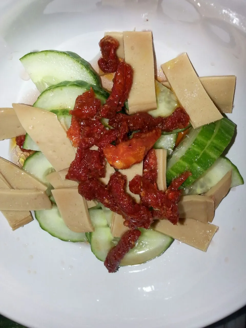 cucumbers with Turkey and sundried tomatoes.|Polly Gelfusoさん