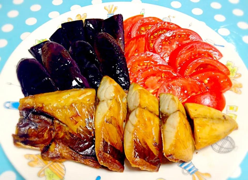 Grilled Mackerel with fried eggplant & sliced tomato|Liezlさん