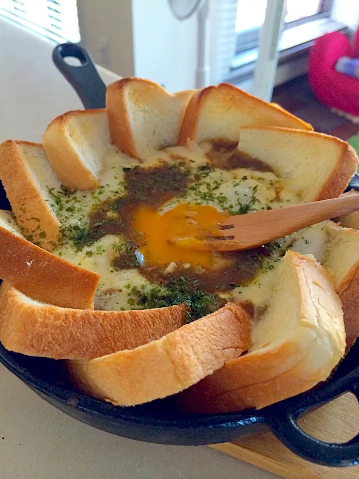 ハウス食品さんの料理 簡単リメイクカレー　カレーパンキッシュ(˃᷄ꇴ˂᷅ ૂ๑)|そらのんみこさん