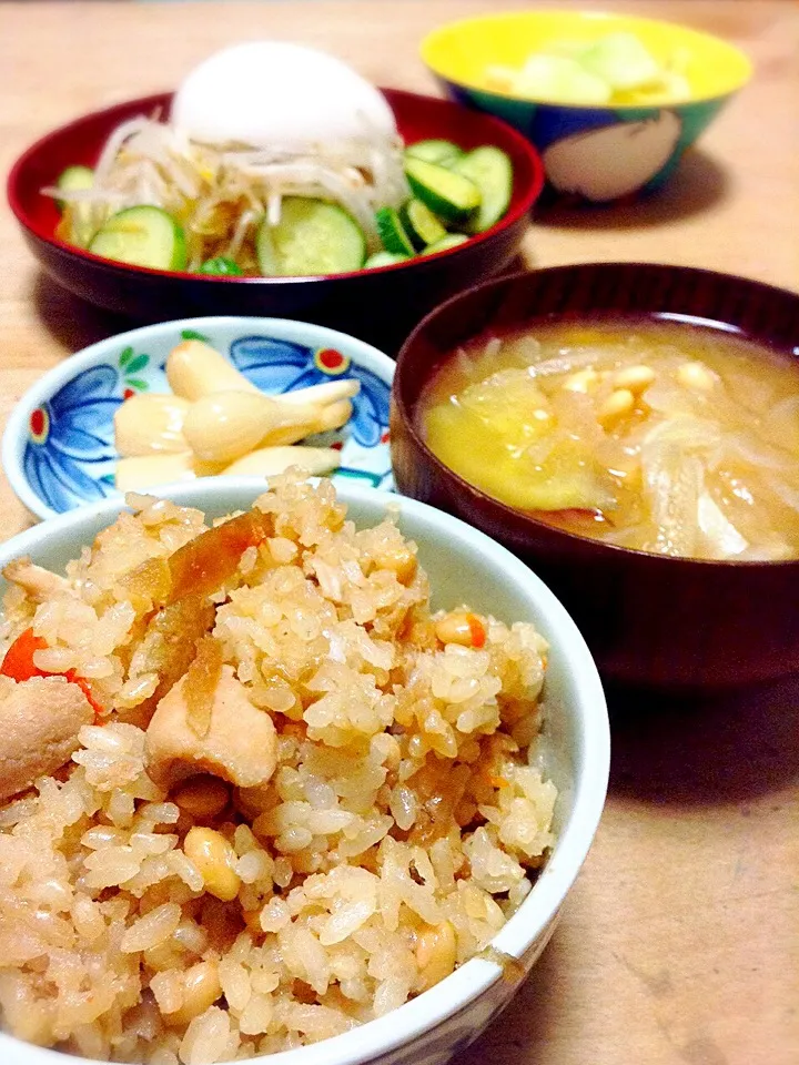 鶏五目ごはんと大豆入りお味噌汁|かずきっちんさん