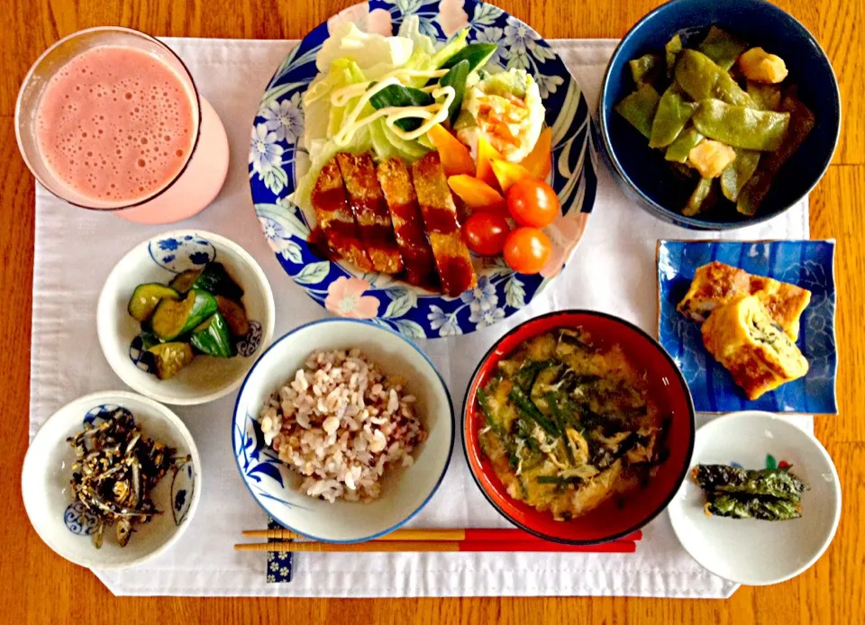 😃はみちゃんのジョイフルキッチンモーニング^_^和定食^_^💞朝から豚カツ、ポテトサラダ、モロッコいんげんと芋の煮付け、ひじき入り卵焼き、南蛮味噌のしそ巻き、食べる煮干、きゅうりのめんみ漬、ラズベリースムージー^_^💞今日も満足満腹いただきました(⌒▽⌒)（笑）バカンス最高(⌒▽⌒)（笑）😃😃|はみちゃんさん