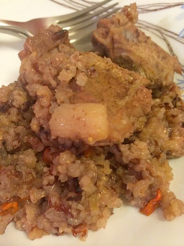 Tricoloured brown rice slow cooked with pork ribs dates and goji berries|Ong Sor Fernさん