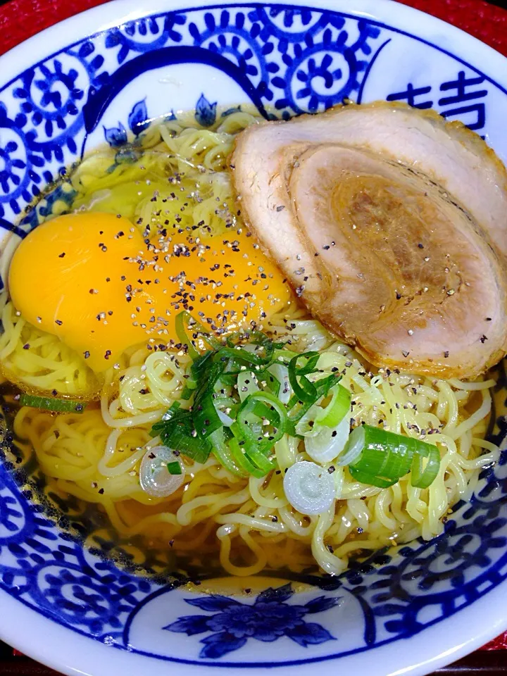 鶏手羽先の先っちょで出汁をとったチキンラーメン🍜|あつしさん