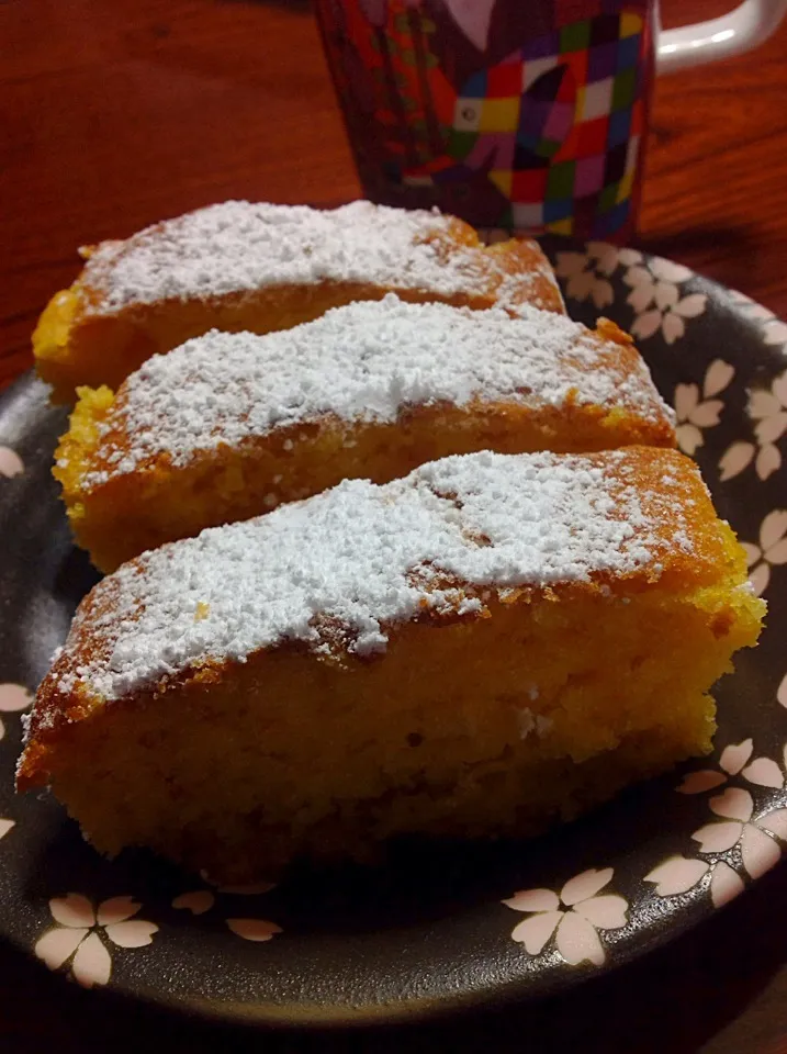 Snapdishの料理写真:orange pound cake# powder sugar# slowlife# happy#coffee|Wilma Velasco Sombilla Ikedaさん