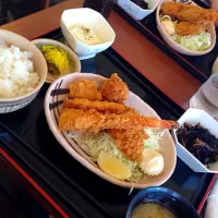 Snapdishの料理写真:ミックスフライ定食|tanimoto ayakaさん