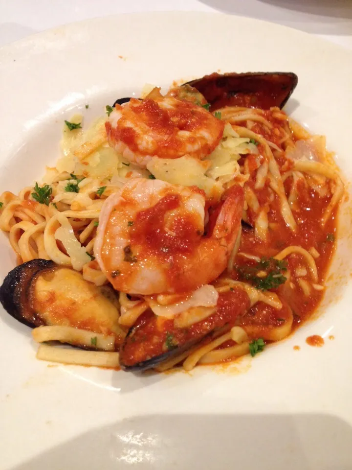 Snapdishの料理写真:Seafood linguini|Pastaloverさん