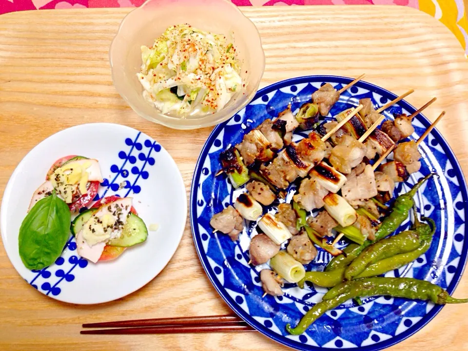 焼き鳥ねぎま、焼きシシトウ、カプレーゼ、キャベツの塩ごま油和え✧*|Makiさん