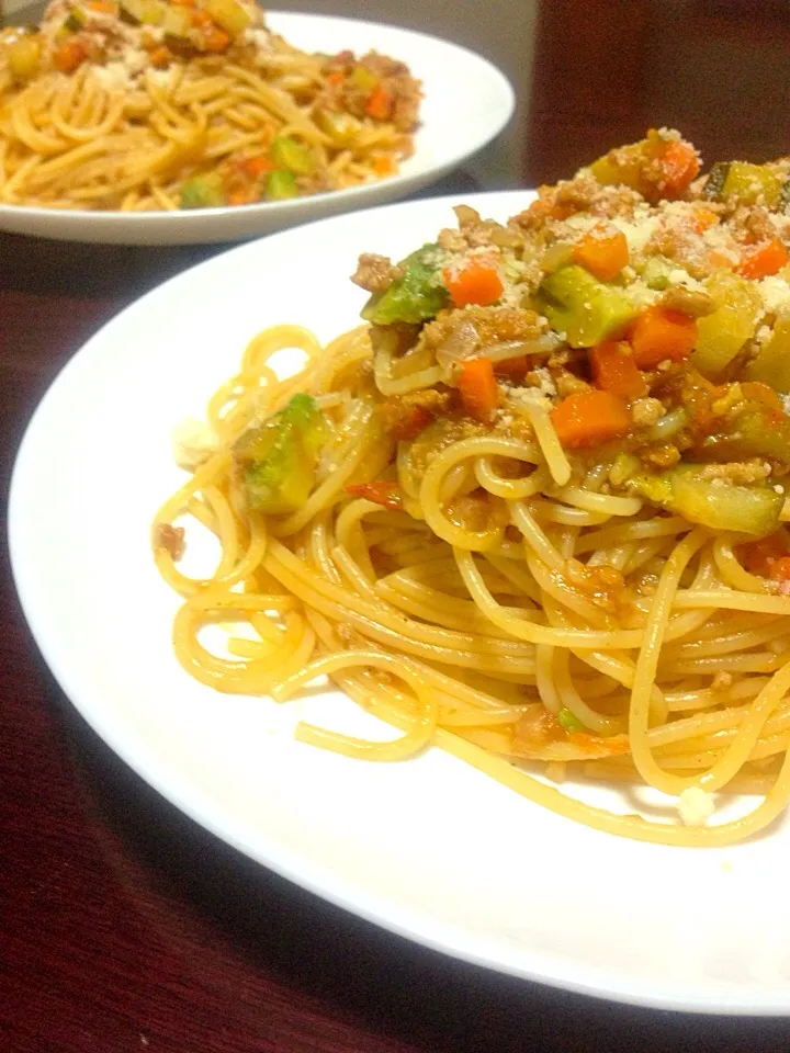 Snapdishの料理写真:トマトから作った具だくさんミートソースパスタ|Iwai Suzuki Shizukaさん