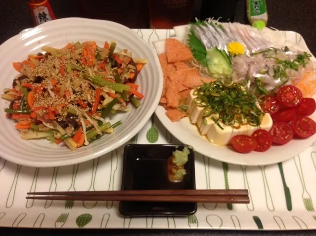 Snapdishの料理写真:ニンニクの芽とエノキの野菜炒め、太刀魚のお刺身、明太天、冷奴、ミニトマト🍅！ʕ̡̢̡*ϾεϿ*ʔ̢̡̢✨|サソリさん