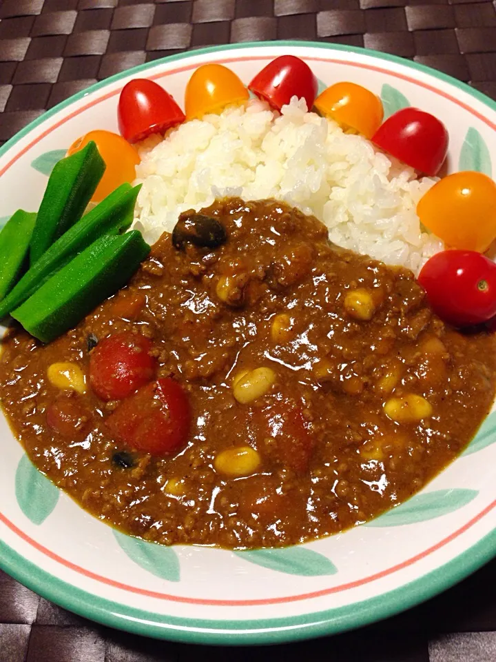 旦那さんが早く帰ってくる…と言うので、今日はカレー💕北海道の5種類の豆と挽肉と食べても食べても無くならないトマトのカレー😊|あっこぷーさん