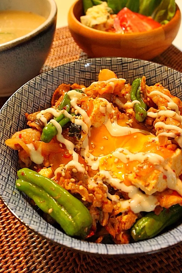 豚キム丼〜ししとうと豆腐も入れてみました|はさん