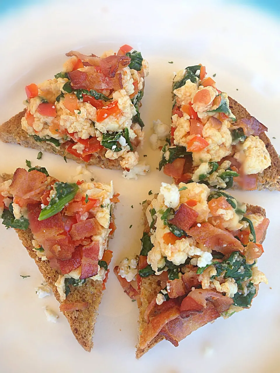 Loaded breakfast toast bites|lindsay robesonさん