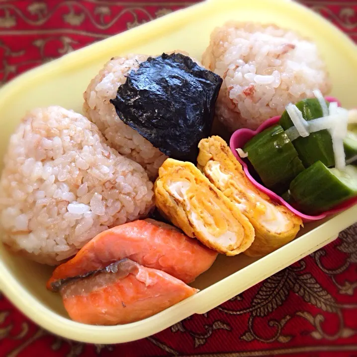 オリーブおかかにぎり弁当|もえさん