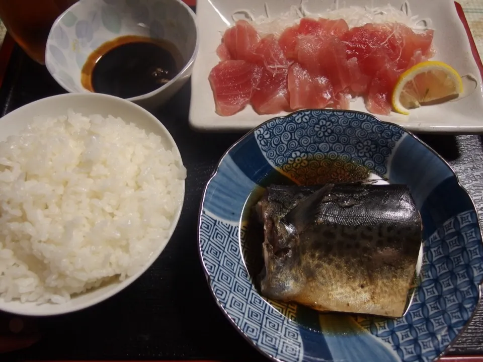 鯖の煮付け、マグロの切り落とし刺し身|norakuro5656さん