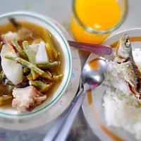 mom cooked sinigang with fried gg for our lunch. lezz eat. ;)
#noWork #RD #stillSick #homeMadeDish #lunch #yummy|Abhieghail Marcos Roblesさん