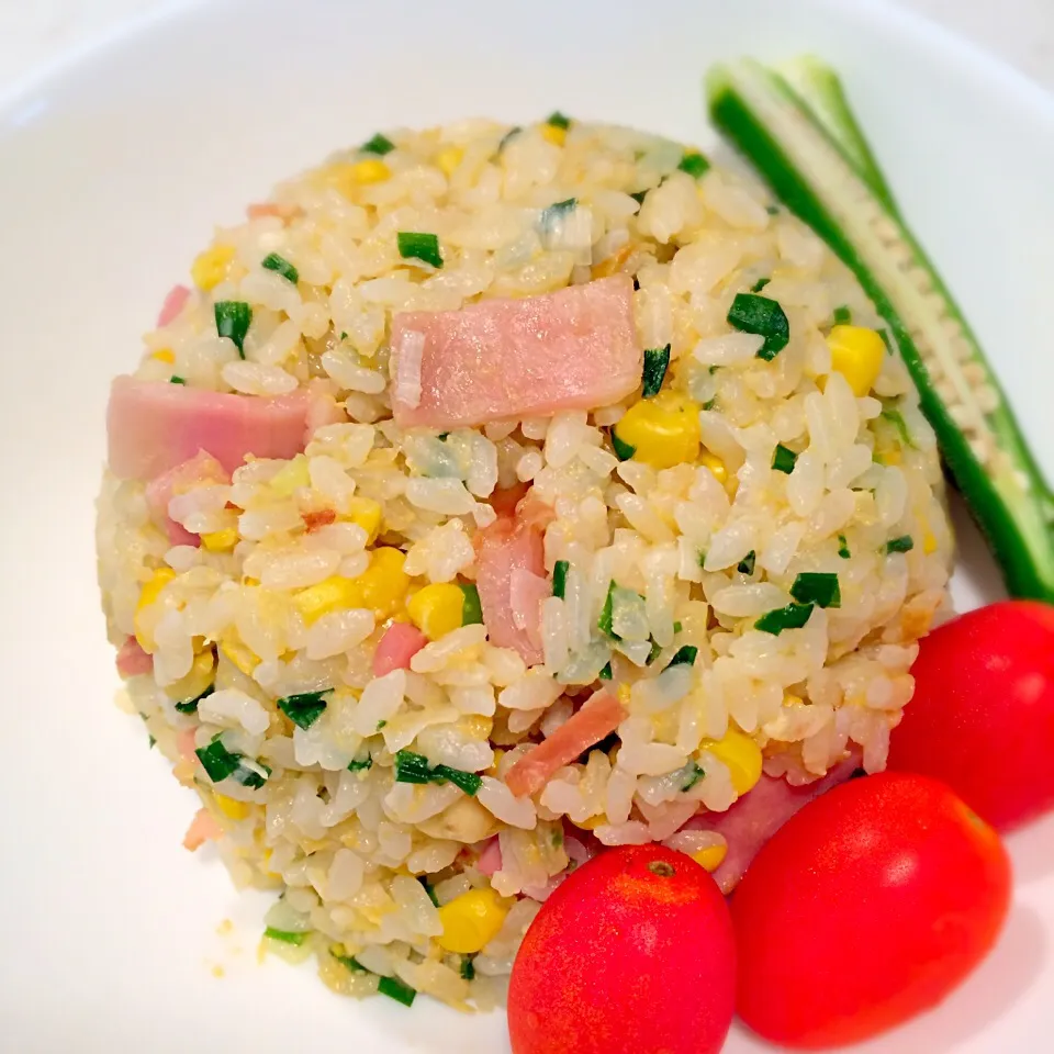 おりぃ🎀さんの料理 とうもろこしの焦がし炒飯…^(=^ω^=)^|みきこさん