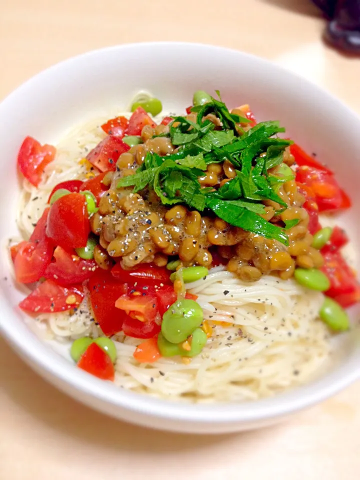 納豆トマト枝豆の胡麻油素麺|あぼちさん