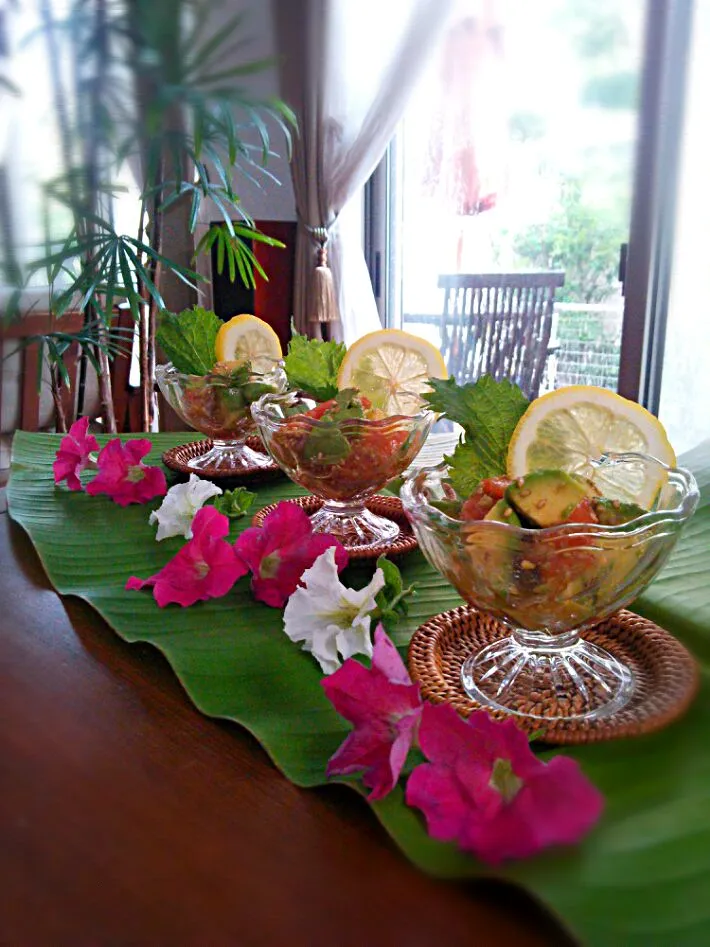 nanaさんの我が家の定番❀アボカドとサーモンのユッケ風|かよこさん