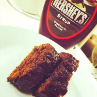 Snapdishの料理写真:Chocolate cake with Hershey's syrup|HashPatotiさん