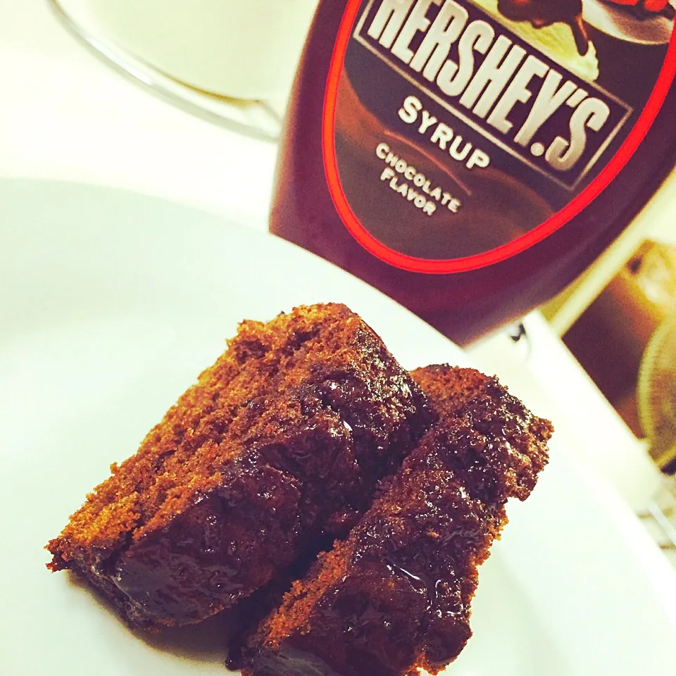 Chocolate cake with Hershey's syrup|HashPatotiさん