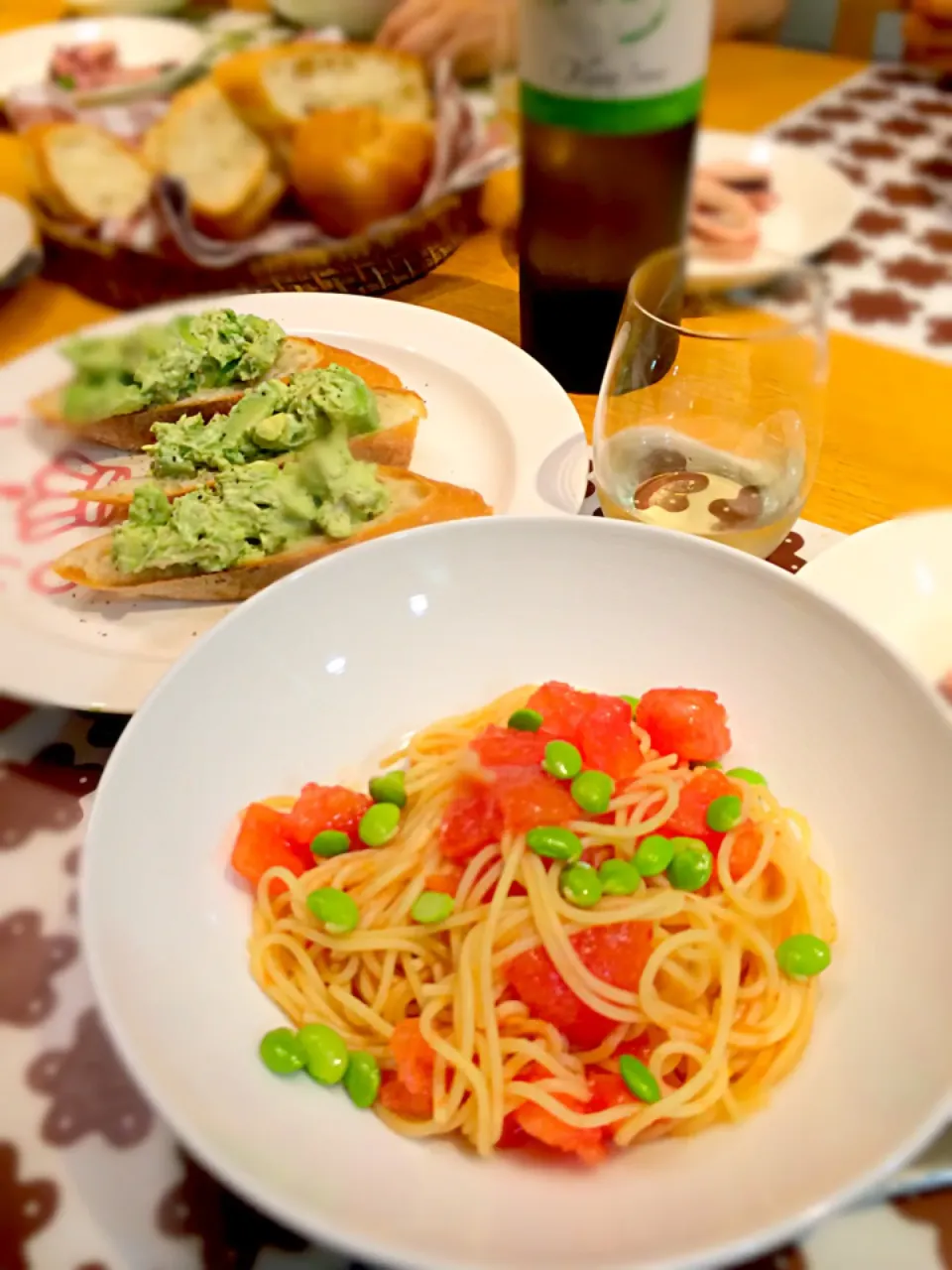 アボカドと鶏胸肉のタルティーヌとwトマトの冷製パスタ|ayaさん